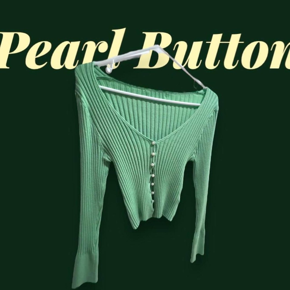 Extremely soft vintage pearl buttoned